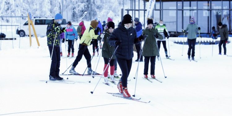 Planica je udeležence šolskega maratona nagradila s pravimi zimskimi razmerami