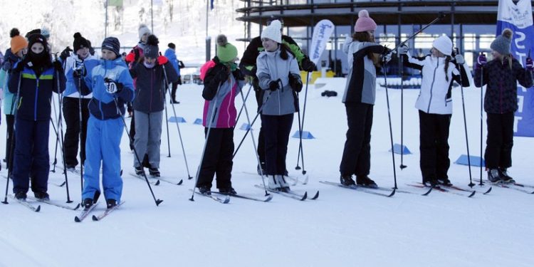 Planica je udeležence šolskega maratona nagradila s pravimi zimskimi razmerami