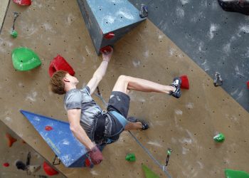 Rekordna udeležba na srednješolskem prvenstvu v športnem plezanju