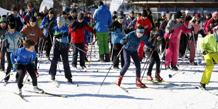 Zima navdušila mlade v Planici